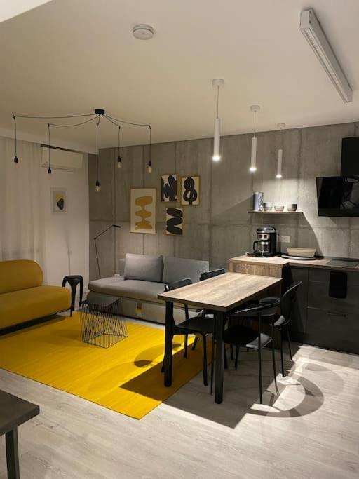 Apartment Downtown Chic 2 *